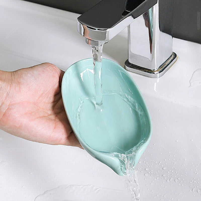 Leaf Shape Soap Box Drain Soap Holder Bathroom Accessories Suction Cup Soap Dish Tray Soap Dish for Bathroom Soap Container